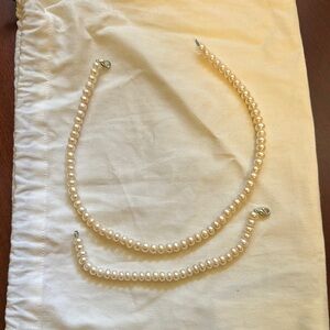 Elegant Pearl Necklace and Bracelet Set